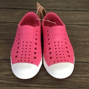 NEW Native Girls Bright Pink Water Shoes